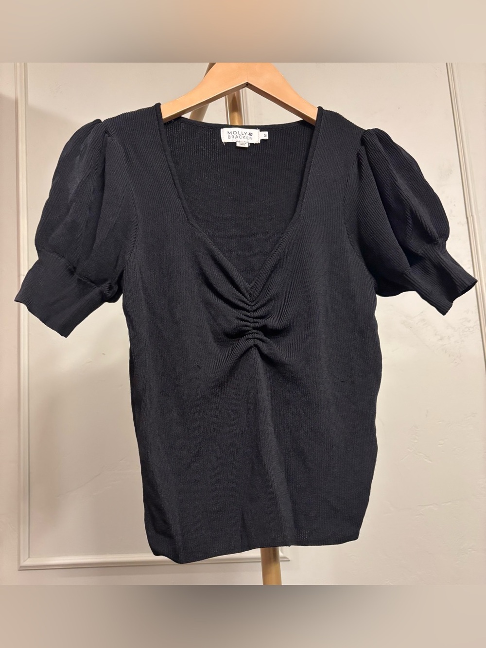 Molly Bracken Black Ruched V-Neck Puff Sleeve Knit Top MSRP $65